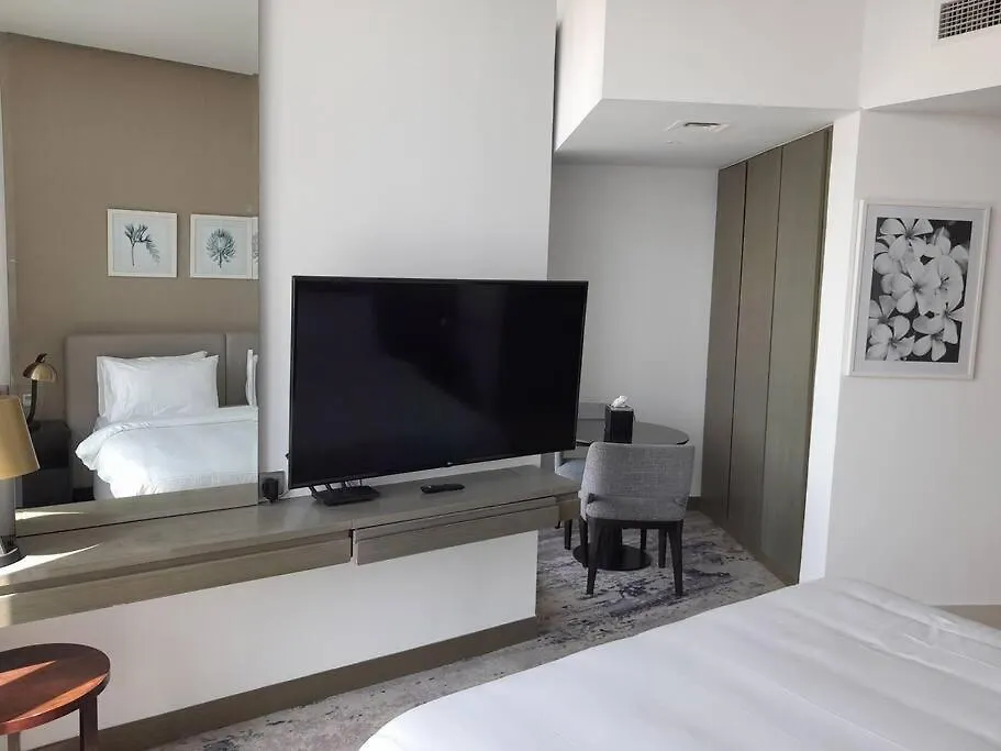 Apartment Huge Studio In Downtown Dubai, Six Minutes To Dubai Malls