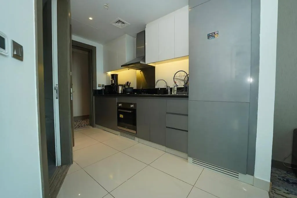 Apartment Huge Studio In Downtown Dubai, Six Minutes To Dubai Malls